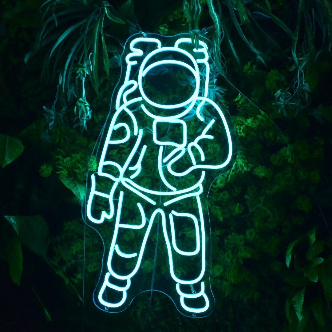 'Astronaut' LED Neon Sign - Casa Di Lumo