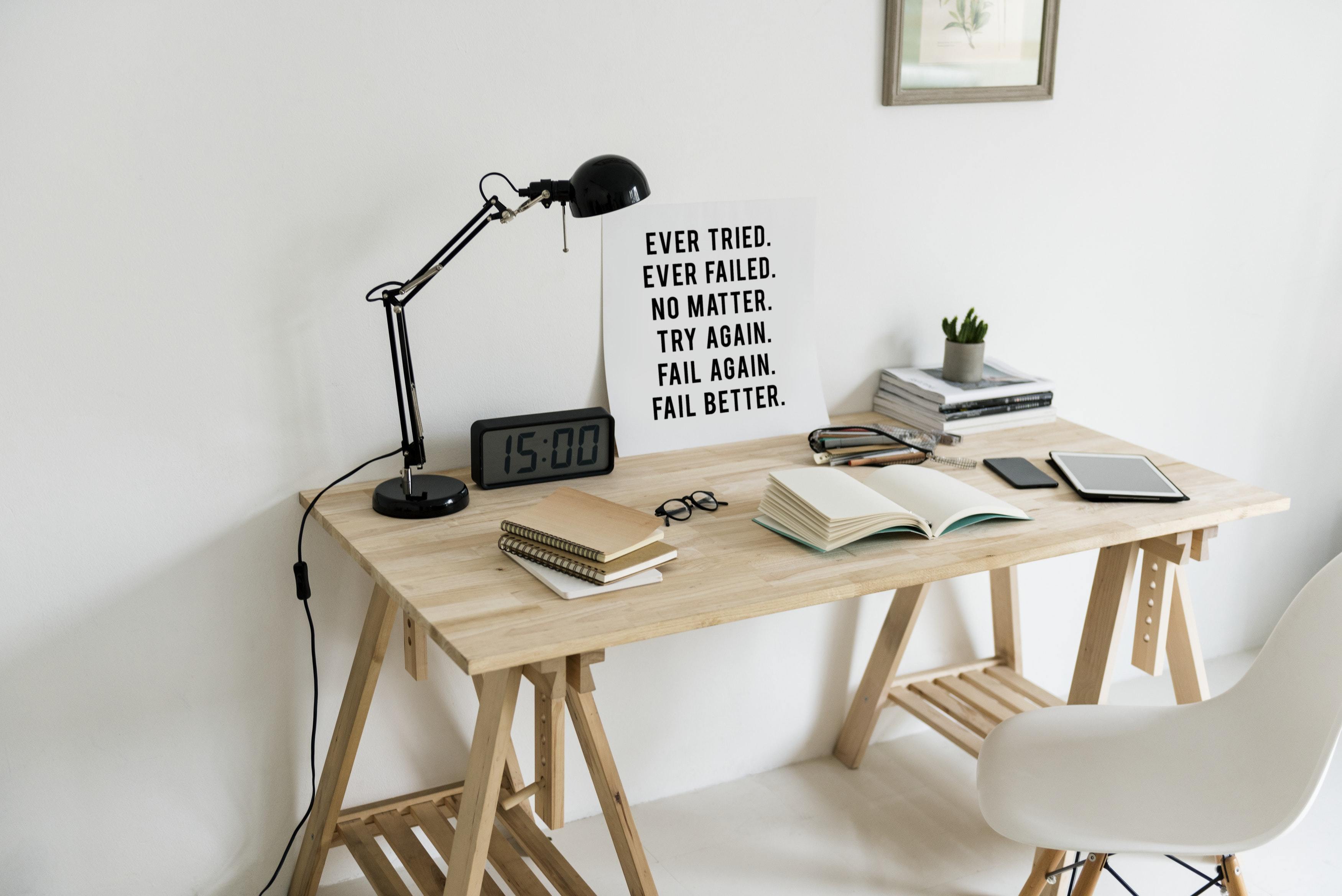 desk-setup-with-motivational-poster - Casa Di Lumo